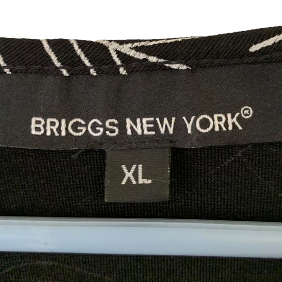 Briggs New York | XL | Black & White Abstract Floral Pattern Stretchy Blouse - Picture 3 of 4